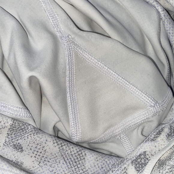 LULULEMON WHITE TRAIN TIMES CROP LEGGINGS SIZE 4 - Picture 12 of 12